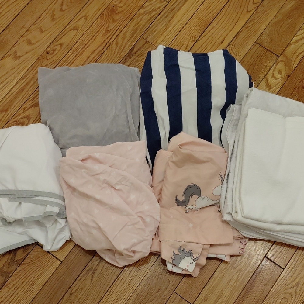 Assorted Bedding Set with Stripes and Unicorns